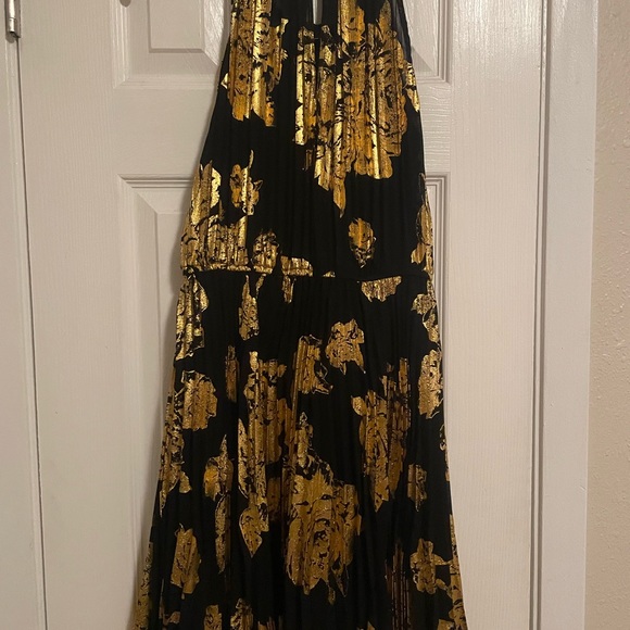 Want and Need black and gold pleated dress - Picture 7 of 7